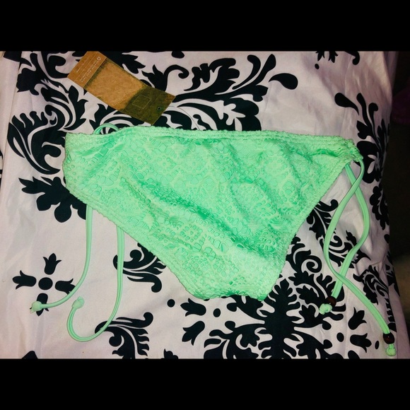 Reef brand bikini bottom small New With Tags - Picture 3 of 3